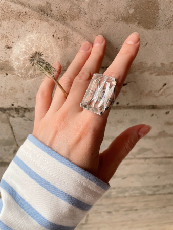 Крупное кольцо из серебра с горным хрусталем
