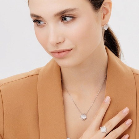 Серебряное кольцо с бриллиантом