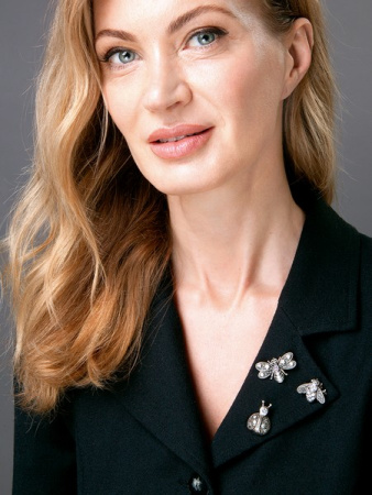 Серебряная брошь «Мушка» с марказитами Swarovski и фианитами