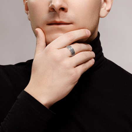 Кольцо из серебра с чернением «Живи без сожалений»