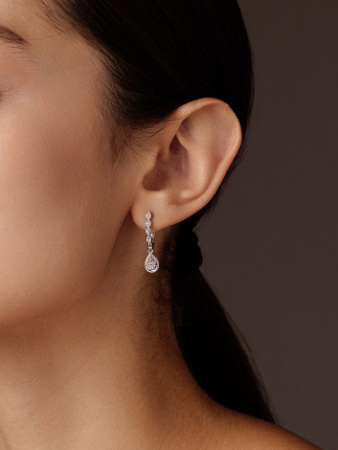 Серебряные серьги с бриллиантом