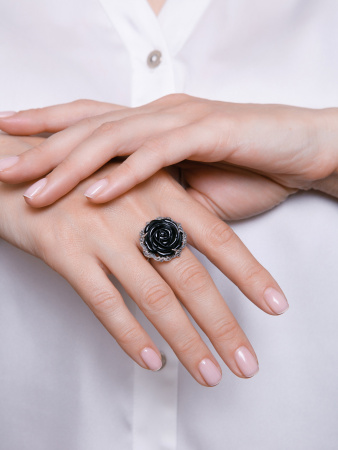 Серебряное кольцо с черным ониксом и марказитами Swarovski