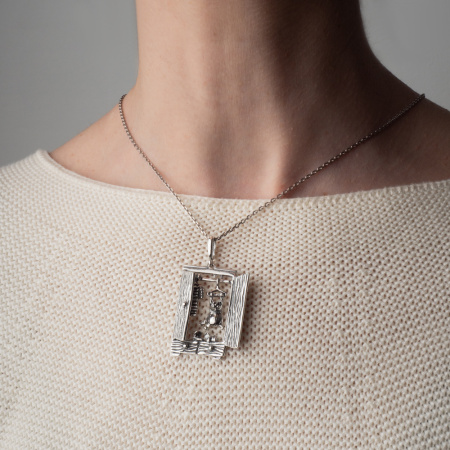 Серебряная подвеска «Гардероб»