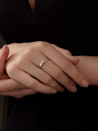 Кольцо из серебра с бриллиантом