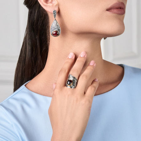 Серебряное кольцо «Мистический Гранат»