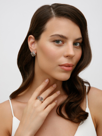 Серебряное кольцо с гранатами и марказитами Swarovski