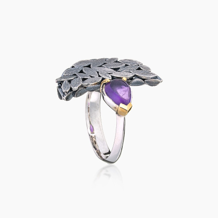 Кольцо из серебра с камнем аметист