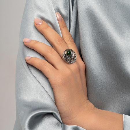 Серебряное кольцо с камнем нефрит