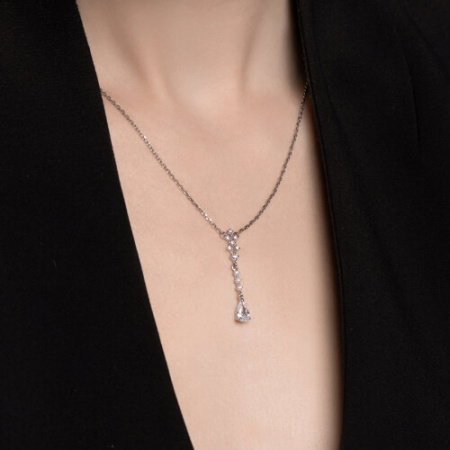 Серебряное колье с фианитами