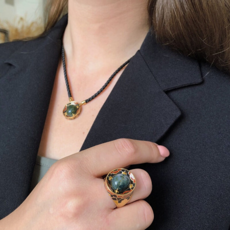 Кольцо из серебра с агатом и эмалью в позолоте