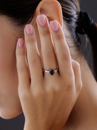 Кольцо из серебра с гранатом и фианитами