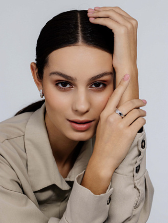 Кольцо из серебра с бриллиантом