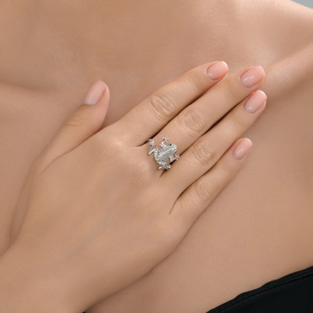 Кольцо из серебра с фианитами «Лягушка»