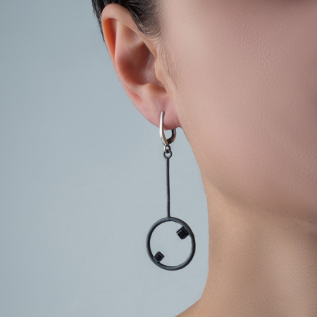 Серебряные серьги с гематитом «Круг»