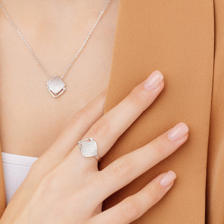 Колье из серебра с бриллиантом