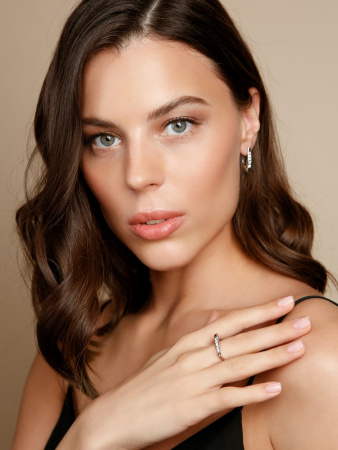 Серебряные серьги с фианитом