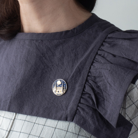 Брошь-значок из серебра с эмалью «Гарри Поттер»