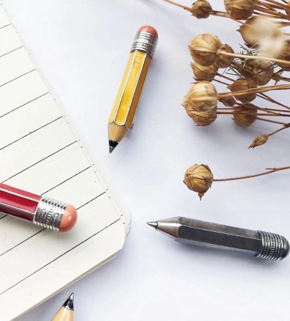 Брошь из серебра «Карандаш желтый» с эмалью