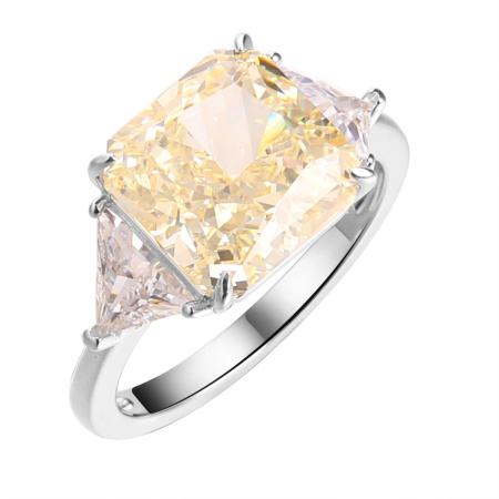 Серебряное кольцо с фианитами