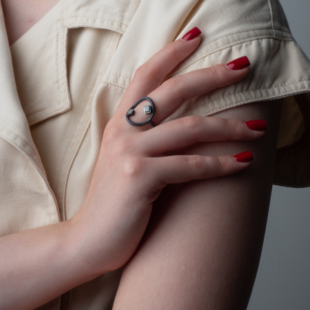 Серебряное кольцо с гематитом «Круг»