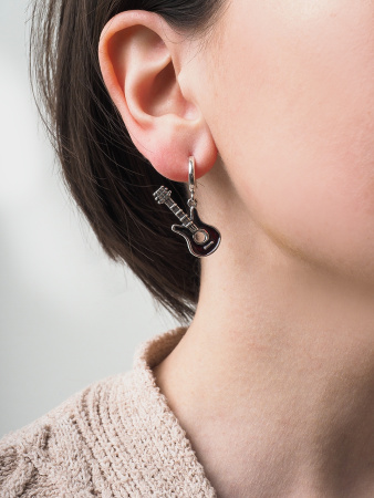 Серебряные серьги «Гитара»