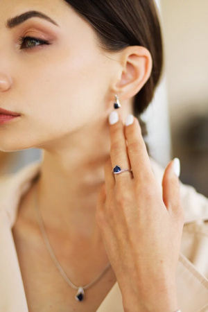 Кольцо из серебра с натуральным сапфиром