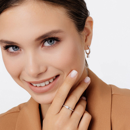 Кольцо из серебра с бриллиантом