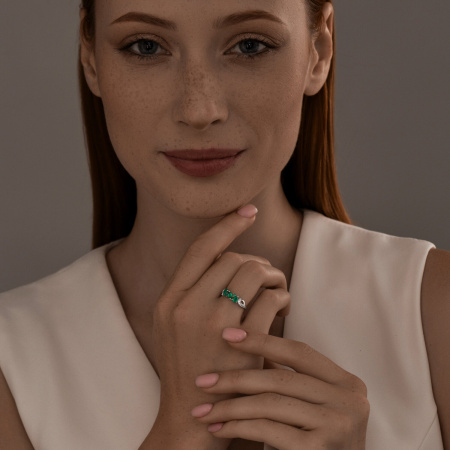 Серебряное кольцо с агатами и фианитами