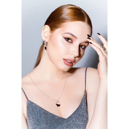 Серебряная подвеска с янтарем