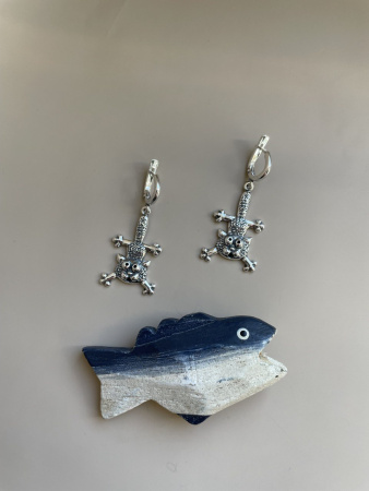 Серебряные серьги «Караул»