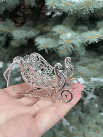 Серебряная елочная игрушка «Сани»