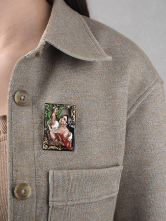 Серебряная брошь «Девушка с виноградом»