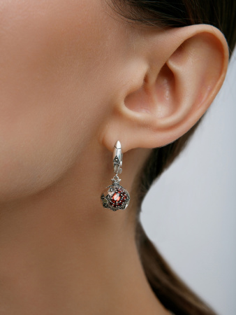 Серебряные серьги «Гранатовое вино» ALEXANDRE VASSILIEV с гранатами и марказитами Swarovski