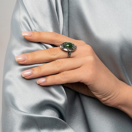 Серебряное кольцо с камнем нефрит