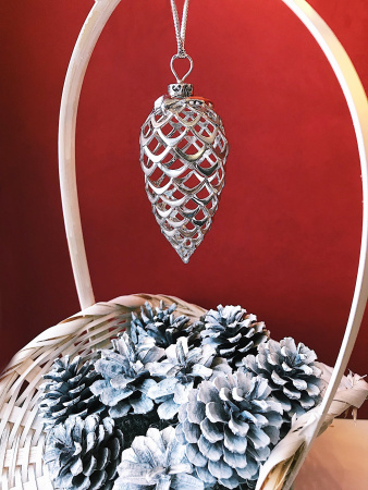 Серебряная елочная игрушка «Шишка»