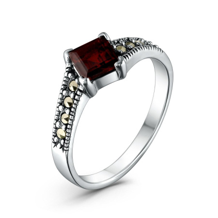 Серебряное кольцо с гранатом и марказитами