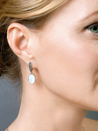 Серебряные серьги с перламутром и марказитами Swarovski