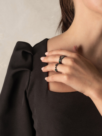 Серебряное кольцо с эмалью и гранатом