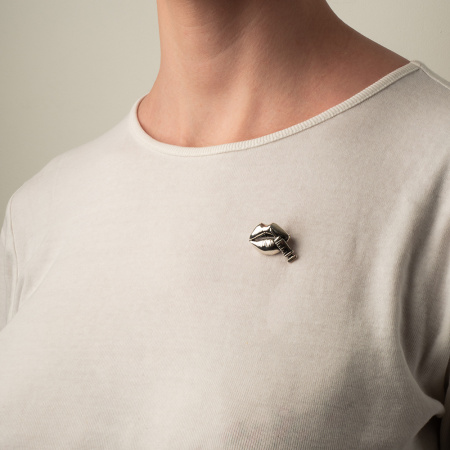 Брошь из серебра «Укол красоты»