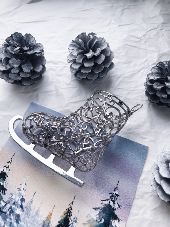 Серебряная елочная игрушка «Валенок»