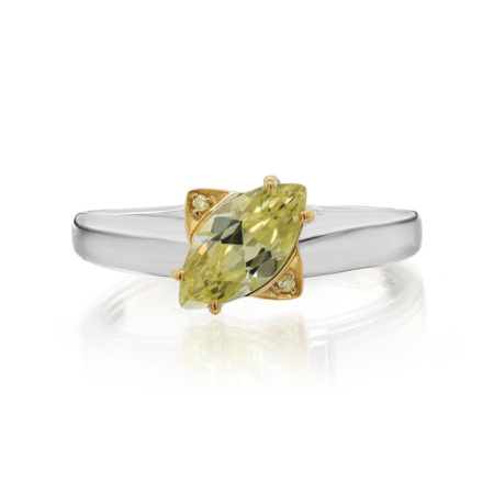 Кольцо из серебра с фианитами