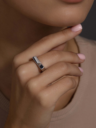 Кольцо из серебра с бриллиантом