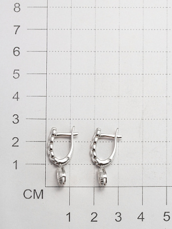 Серебряные серьги с бриллиантом