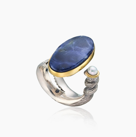 Кольцо из серебра с камнем содалит