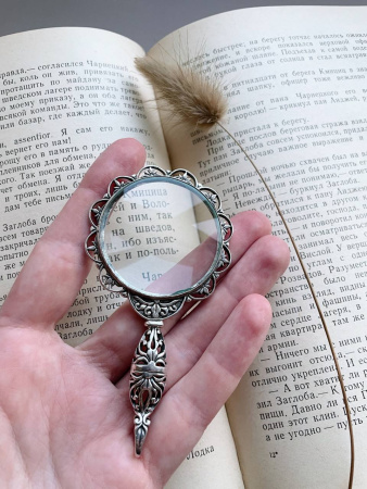 Сувенир-подвеска из серебра «Лупа с узорами»