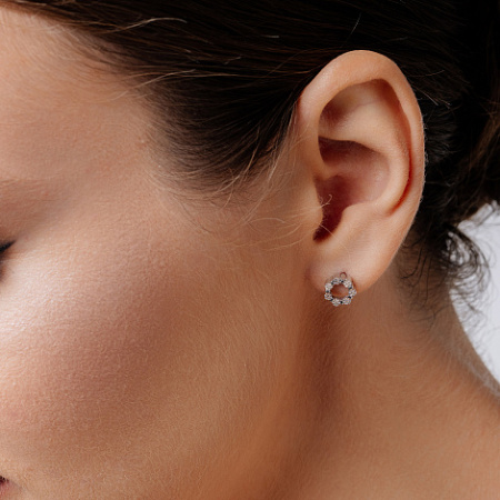 Серьги-гвоздики с бриллиантом