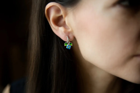 Серебряные серьги с эмалью «Цветок»