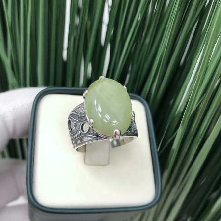 Серебряное кольцо «Маргарита» с нефритом