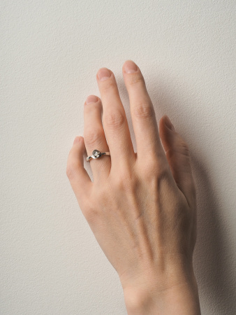 Серебряное кольцо с бриллиантом