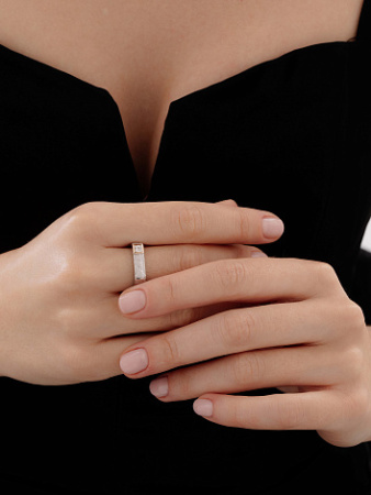 Серебряное кольцо с бриллиантом